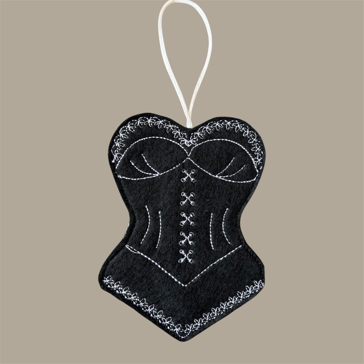 Basque Felt Embroidered Hanging Ornament Festive Christmas Tree Decoration Gift Hangable Decorative Ornament, available in Red Black White and Pink