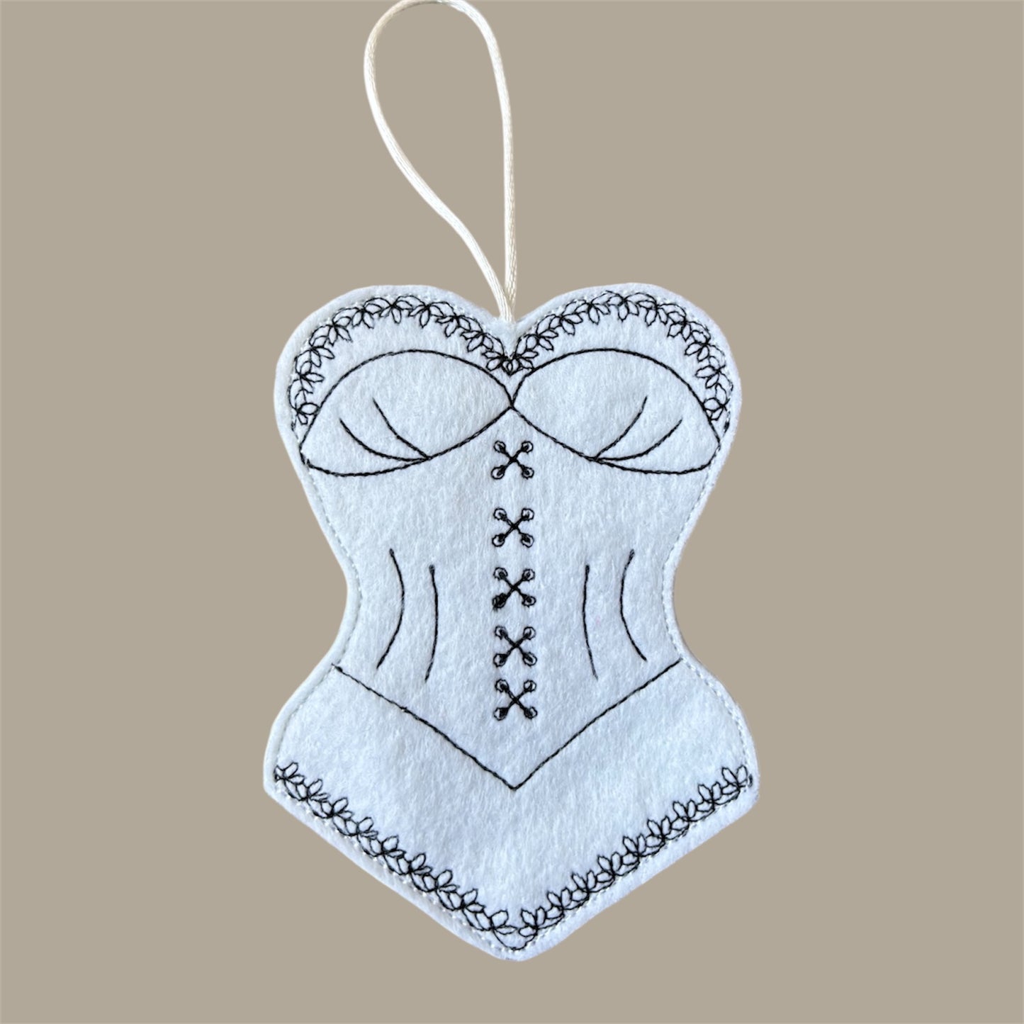 Basque Felt Embroidered Hanging Ornament Festive Christmas Tree Decoration Gift Hangable Decorative Ornament, available in Red Black White and Pink